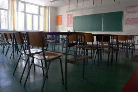 Мајка на ученик нападна наставничка на родителска средба