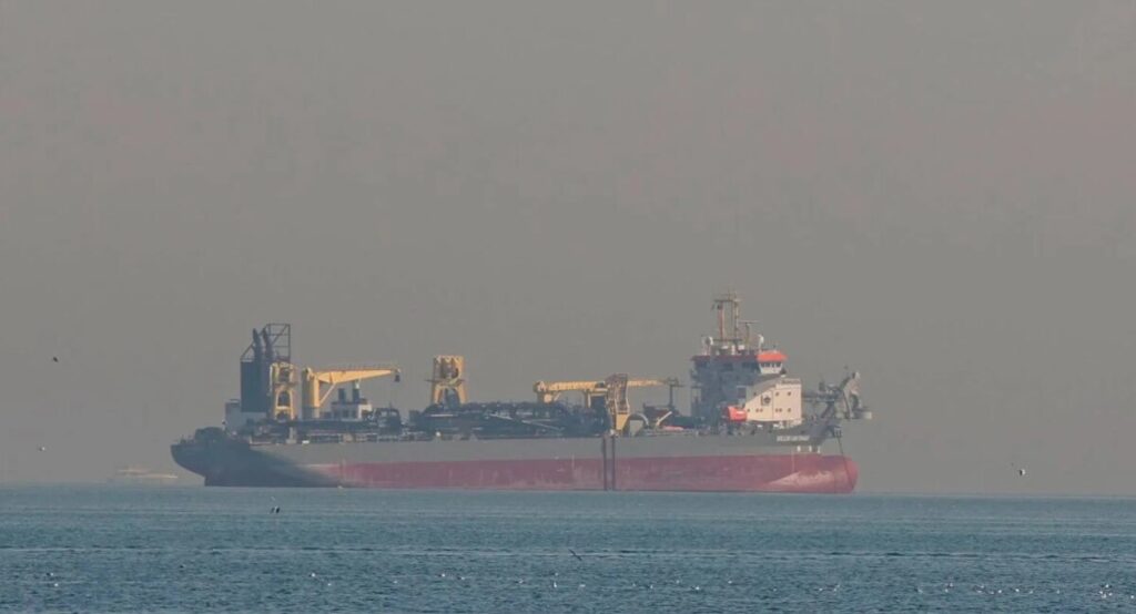 20.000 морнари „заробени“ на товарни бродови во Ормутскиот теснец