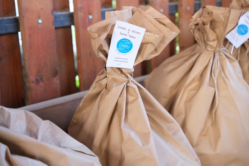 Хуманитарни Велигденски пакети за семјства од социјален ризик во Карпош