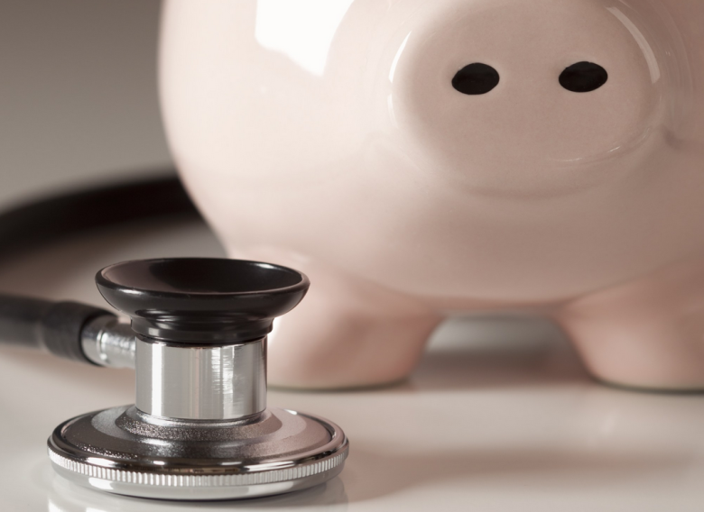 САД ќе кратат од здравството за да ја платат војната во Иран