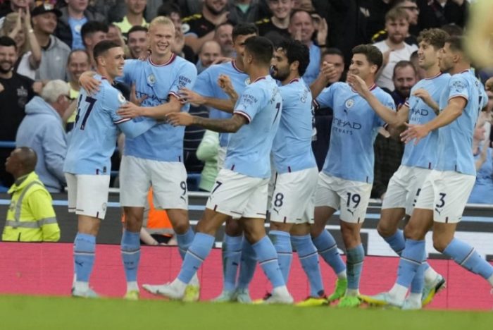 Манчестер Сити ја намали предноста на Арсенал