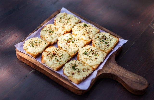 5 состојки ве делат од највкусниот леб со лук: Прсти да излижете!