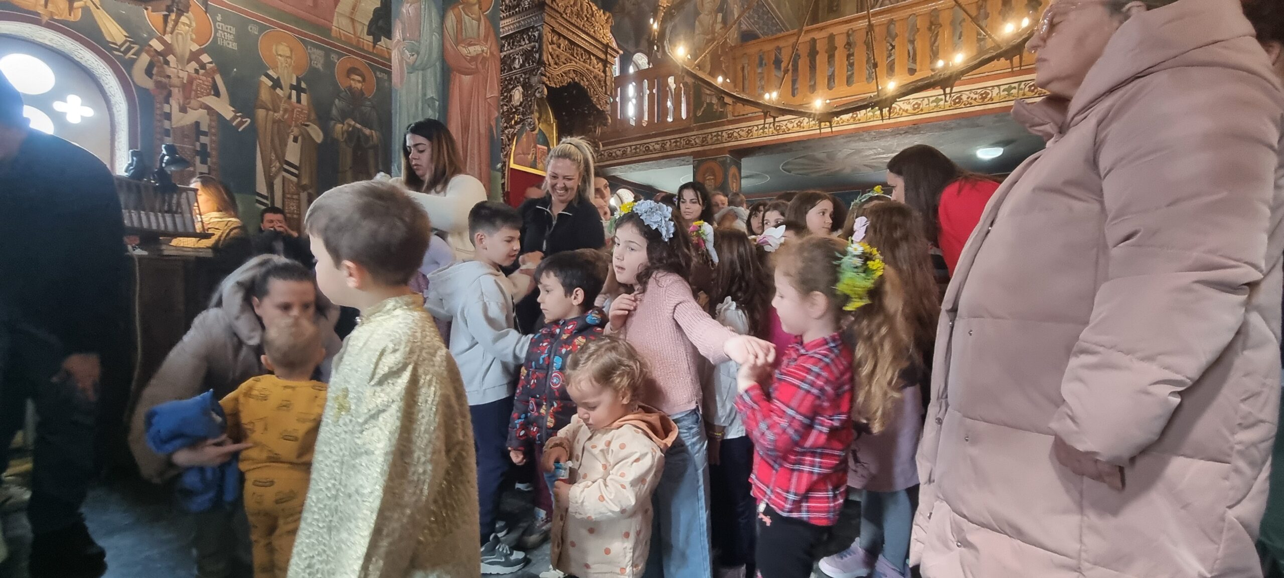 (ФОТО) Цветници во храмот Рождество на Пресвета Богородица Калишта