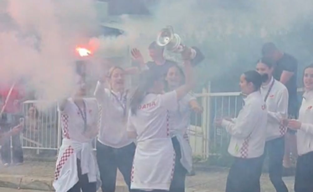 Девојчињата кои освоија злато во Скопје, имаа специјален дочек во Хрватска! (ВИДЕО)