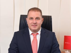 Член на Управниот одбор на УНИБанка купи акции од Банката