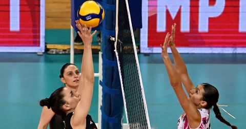 Стартува клучната битка кај одбојкарките, кој ќе игра финале?