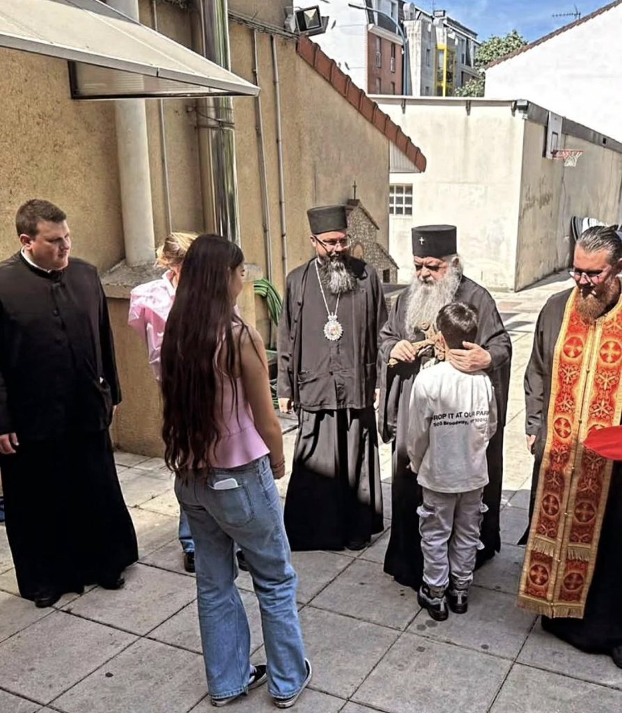 Архиепископот Стефан пристигна во Париз – утре осветување на иконостас