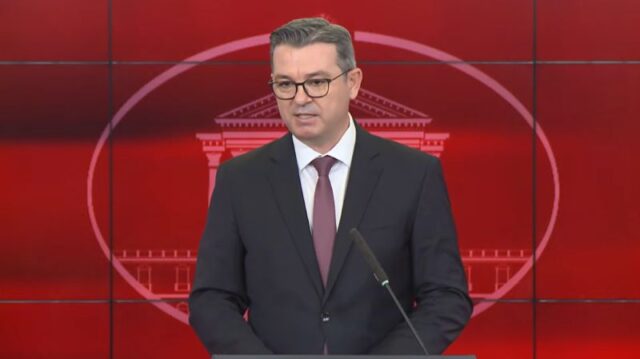 Премиерот има право да го состави кабинетот, одлуките ќе се почитуваат, вели Трипуновски на прашање дали ќе „подлегне“ на реконструкцијата