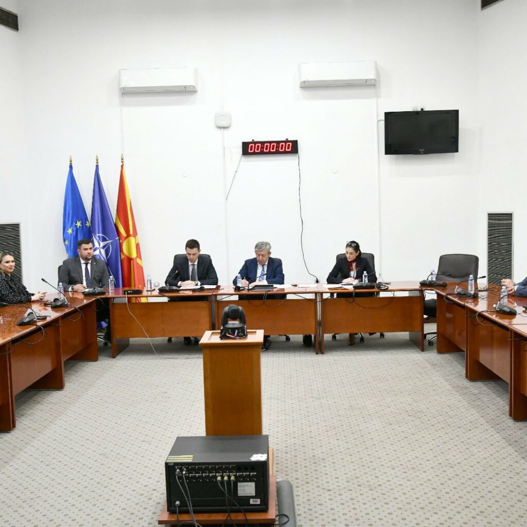 Муцунски: Паметните држави не гледаат само во една насока
