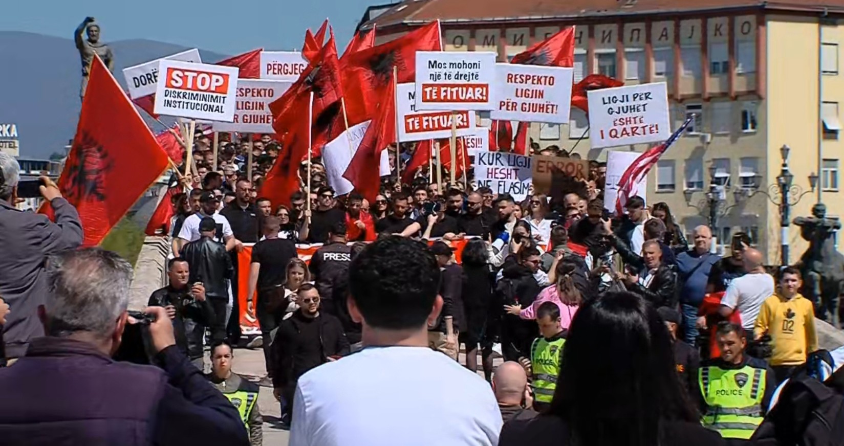 Студентите албанци на протест: Бараат полагање на правосуден испит и на албански јазик