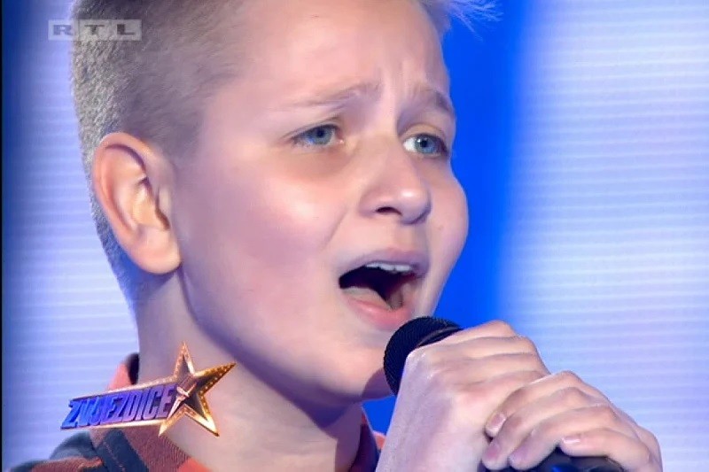 Денес распродава сали во регионот: А некогаш ја освојуваше публиката во детско талент шоу (ВИДЕО)