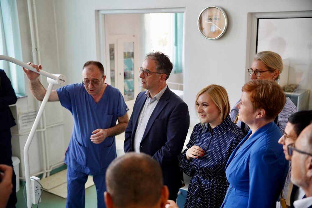 Алиу: Обезбедена современа медицинска опрема од половина милион долари за 4 регионални болници