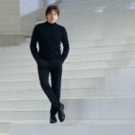 Чолиќ среде концерт ја здогледа првата љубов и веднаш ѝ пристапи – неговиот гест е главна тема на денот