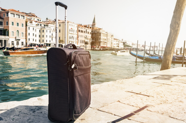 Азиска држава го поевтинува вадењето пасоши за младите повеќе да патуваат