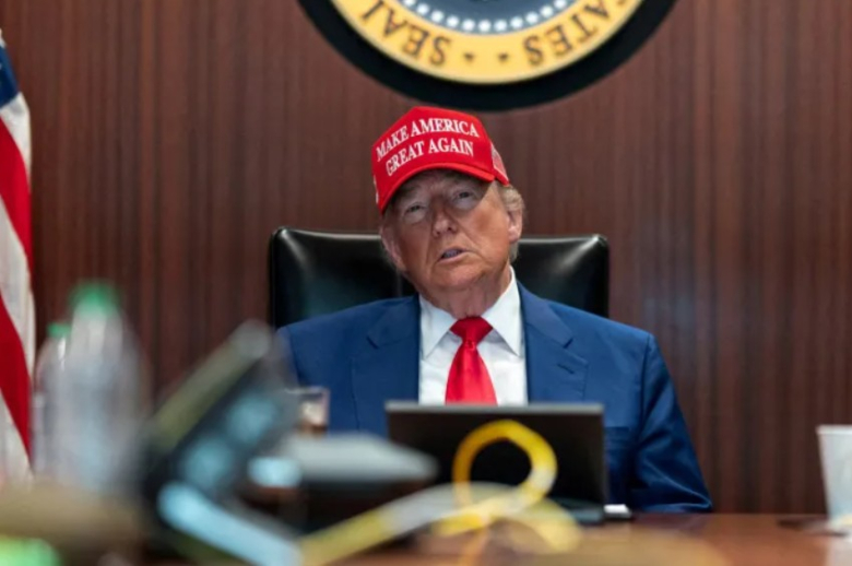 Трамп има манијачки нагон да повредува невини луѓе