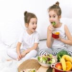 Заборавете на „Изеди сè!“ Зошто децата треба самите да го контролираат својот апетит