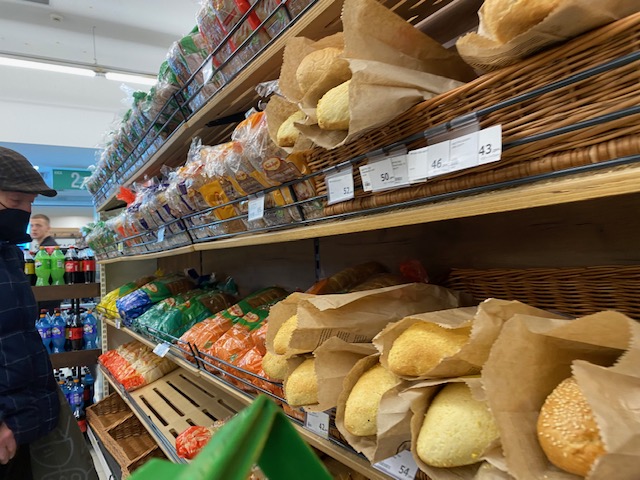 Енергетската криза удира кај што е најтенко – поскапуваат лебот и белите печива