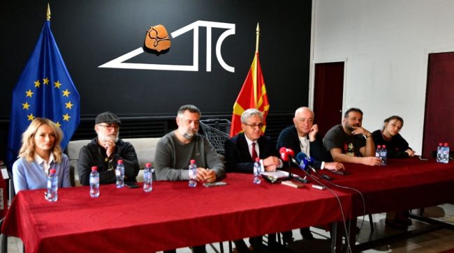 СКОПСКИОТ ДРАМСКИ ТЕАТАР СЛАВИ 80 ГОДИНИ СО ПРАИЗВЕДБА НА „МАЧКИНА ГЛАВА“ ОД АНДОНОВСКИ, ВО РЕЖИЈА НА ПРОЈКОВСКИ