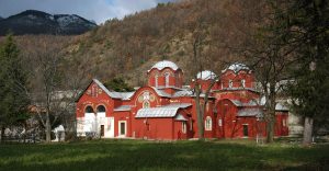 СПЦ се жали – Косово ги претставува како албански средновековните духовни центри