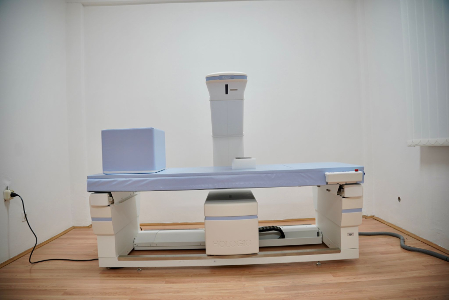 Клиниката ТОАРИЛУЦ во Мајчин дом доби нов апарат дексаскен наменет за навремена дијагностика и следењето на остеопороза