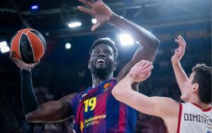 Димитријевиќ меѓу најдобрите кај Баерн, но „Баварците“ немоќни во Барселона