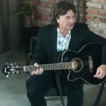 Ален Исламовиќ во 1980 година запишал Економски факултет во Сараево и никогаш повторно не го посетил