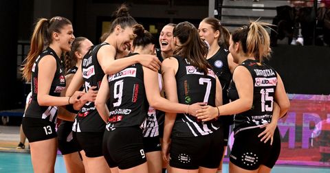 Наковски Волеј слави во драмата од пет сета на стартот од финалната серија