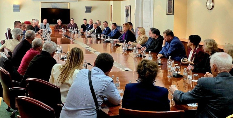 Мицкоски се сретна со претставници на  Македонската заедница во Србија – за што разговараа?