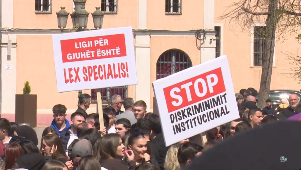 ВЛЕН и ДУИ го поддржаа протестот но, со меѓусебни критики за нерешавање на проблемот