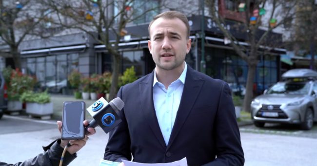 ВМРО-ДПМНЕ ПАК ГО ПОДНЕСЕ ИСТИОТ ПРЕДЛОГ-ЗАКОН ЗА ПРАТЕНИЦИТЕ ДА ИМААТ САМО МАКЕДОНСКО ДРЖАВЈАНСТВО ШТО ГО ПРЕДЛОЖИ ВО 2021 ГОДИНА