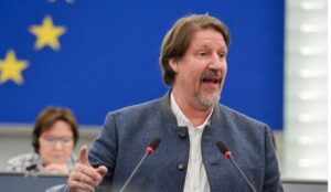 Вајц: Нема напредок во Македонија, реформите стагнираат