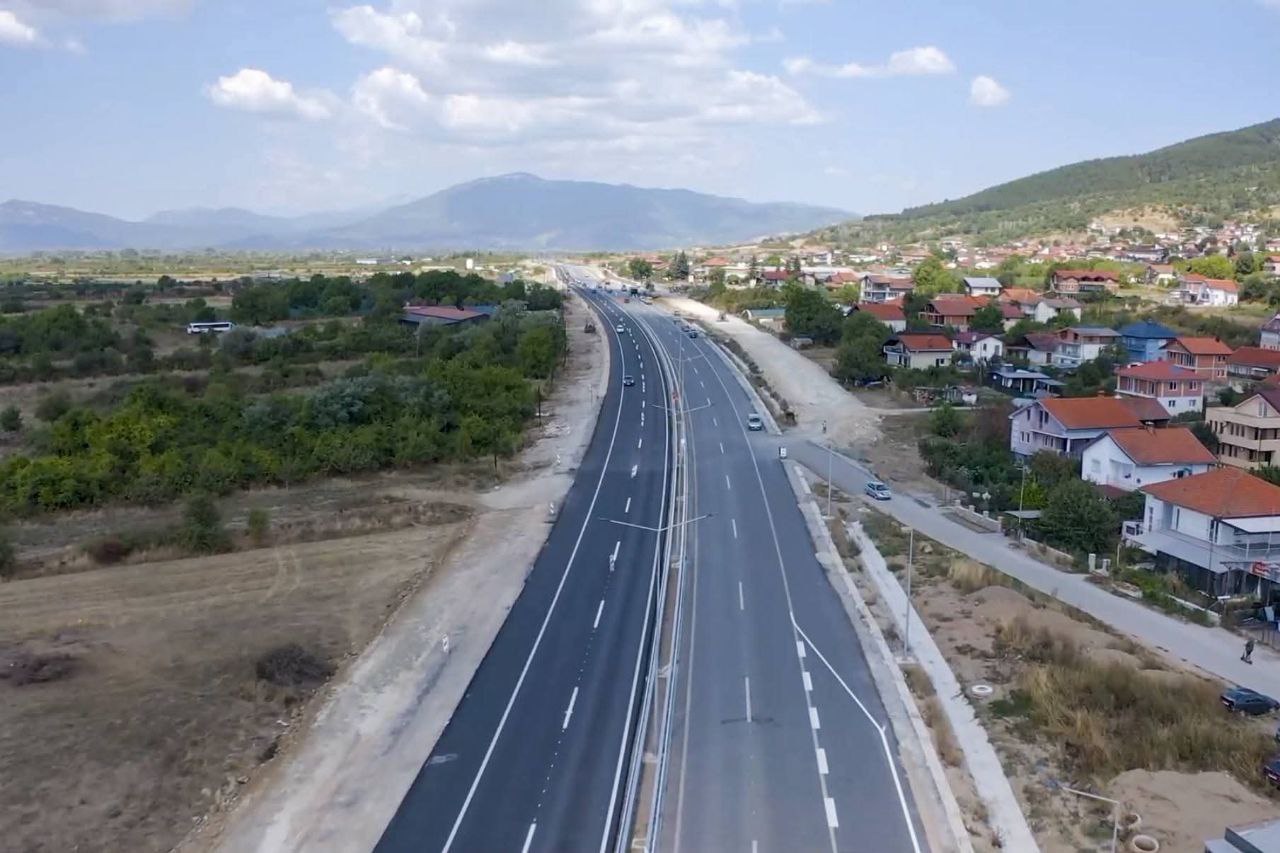 Од утре за сообраќај затворени сите споредни влезови и излези кои привремено функционираа на автопатската делница Охрид-Кичево