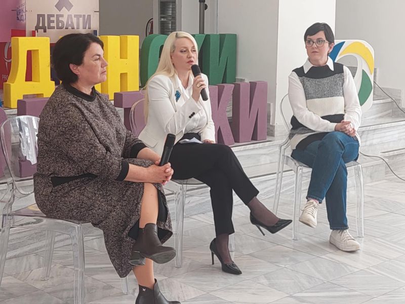 Младите да не се залажуваат по совршениот живот од социјалните мрежи, а родителите да не бараат совршенство од нив, препорачуваат психолозите