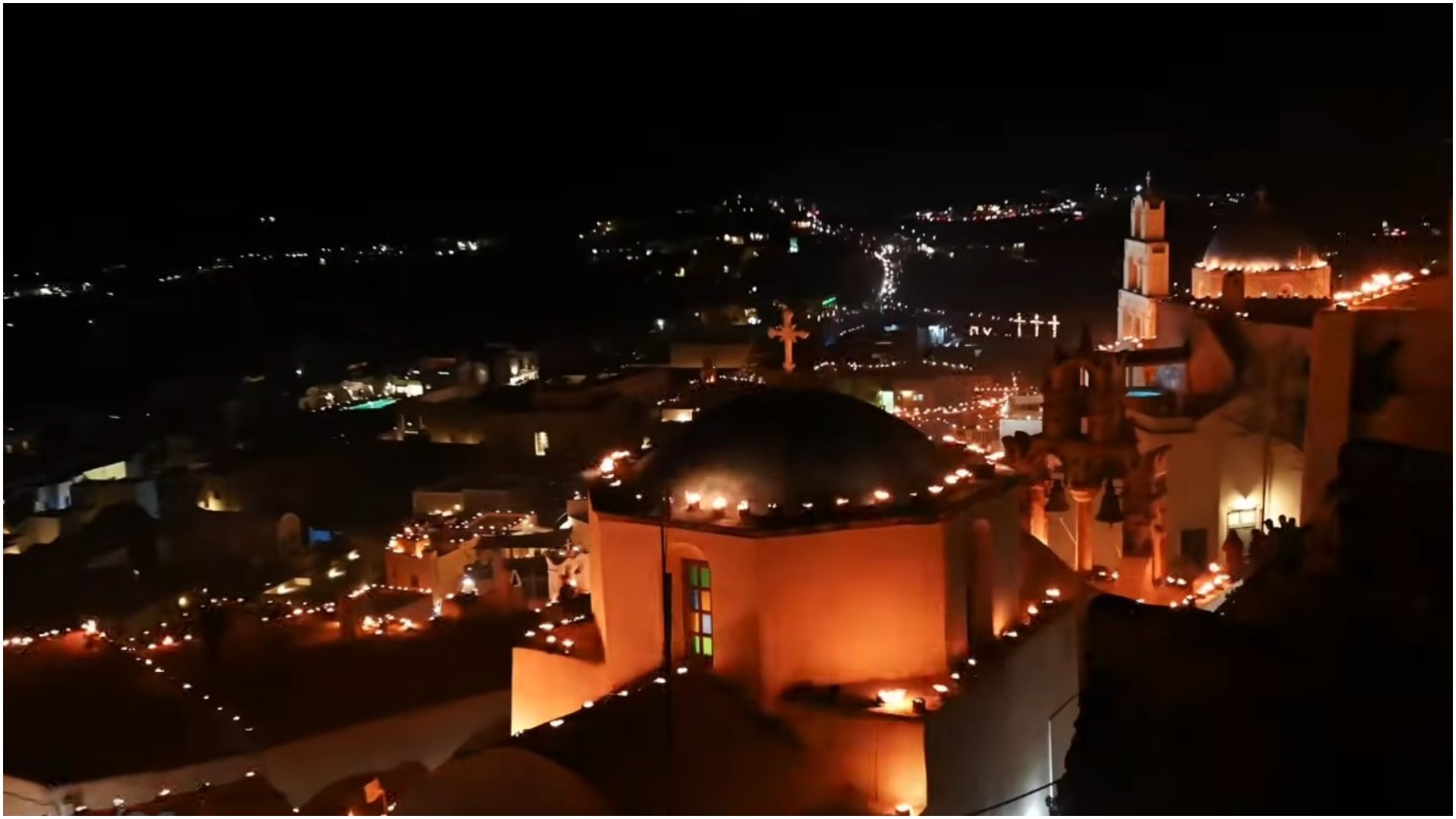 Санторини за Велигден островот изгледа магично: Зошто вреди да го посетите остров за продолжениот викенд?