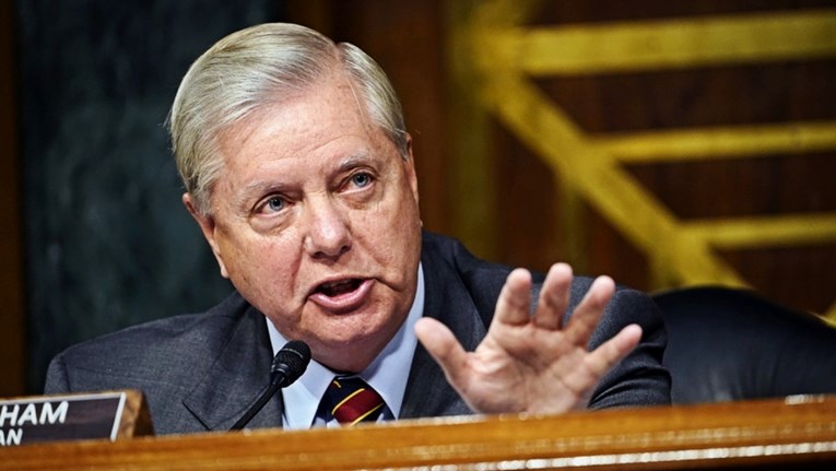 Републикански сенатор убеден дека Трамп ќе употреби „преголема сила“ ако Ормутскиот теснец не биде повторно отворен