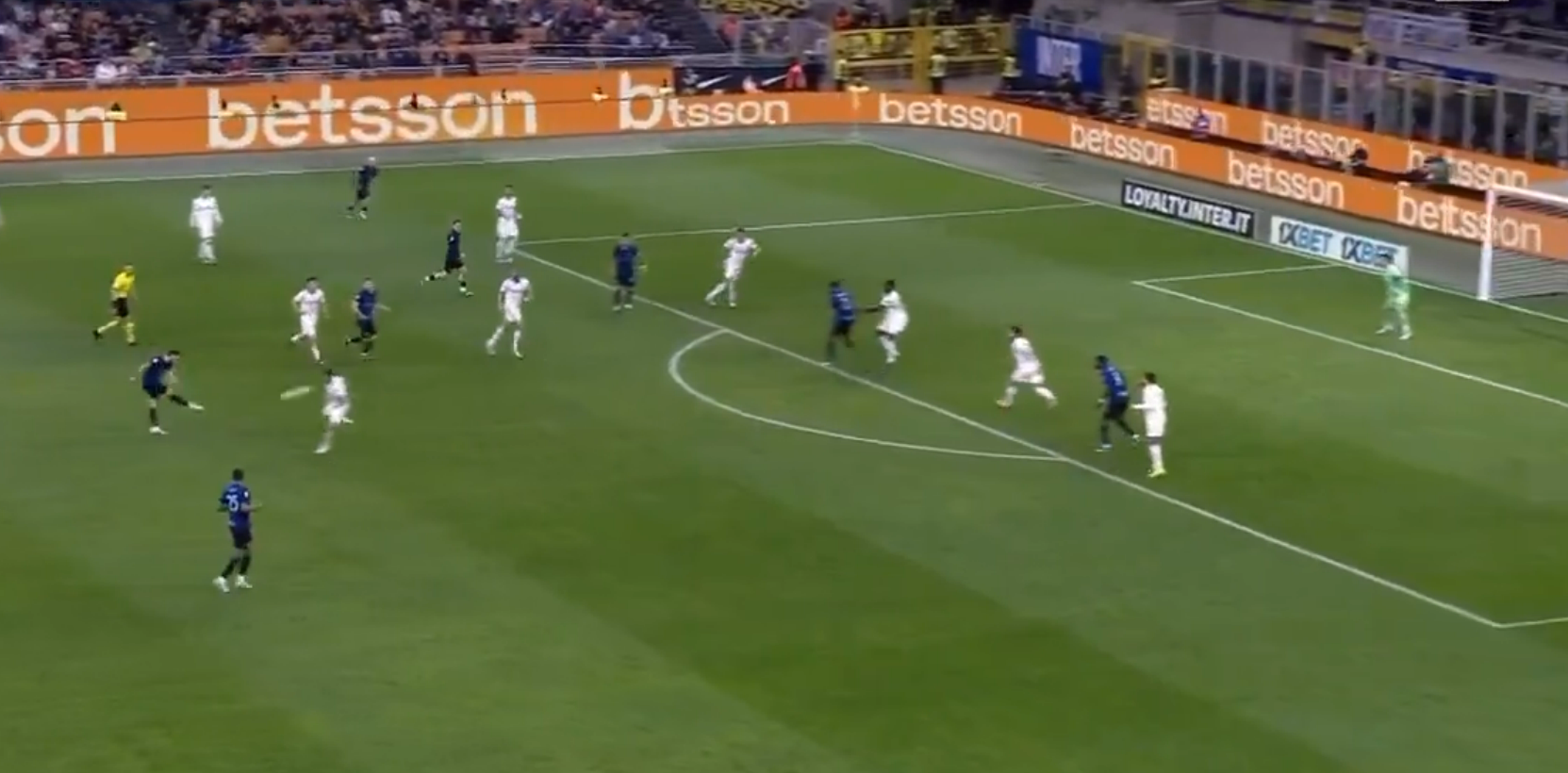 Дали Чалханоглу го даде најубавиот гол сезонава во калчото? (ВИДЕО)