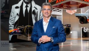 (ФОТО) Миленикот на жените обвинети за насилство: Неговото однесување шокирало многумина – се оженил со актерка 26 години постара од него, која тврдела дека ја злоставувал