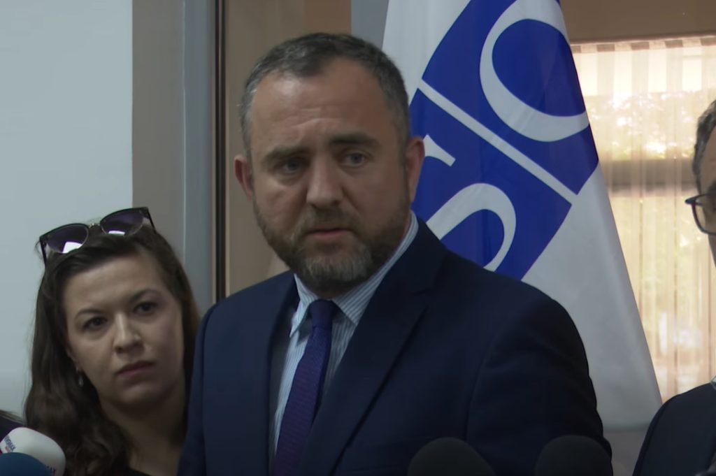 Четиринаесет лица, меѓу кои и родители, се повикани на разговор во врска со врсничкото насилство во Ѓорче Петров, вели Тошковски