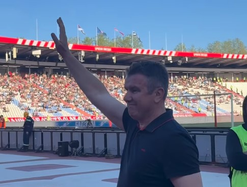 Митко Стојковски пречекан со Ѓурѓевдан на Маракана