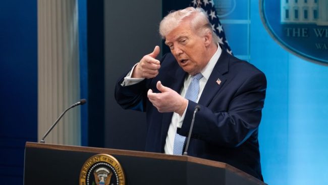 ТРАМП СЕ ЗАКАНИ ДЕКА ЌЕ ГИ УНИШТИ СИТЕ ЕЛЕКТРАНИ И МОСТОВИ ВО ИРАН АКО НЕ СЕ ПОСТИГНЕ МИРОВЕН ДОГОВОР