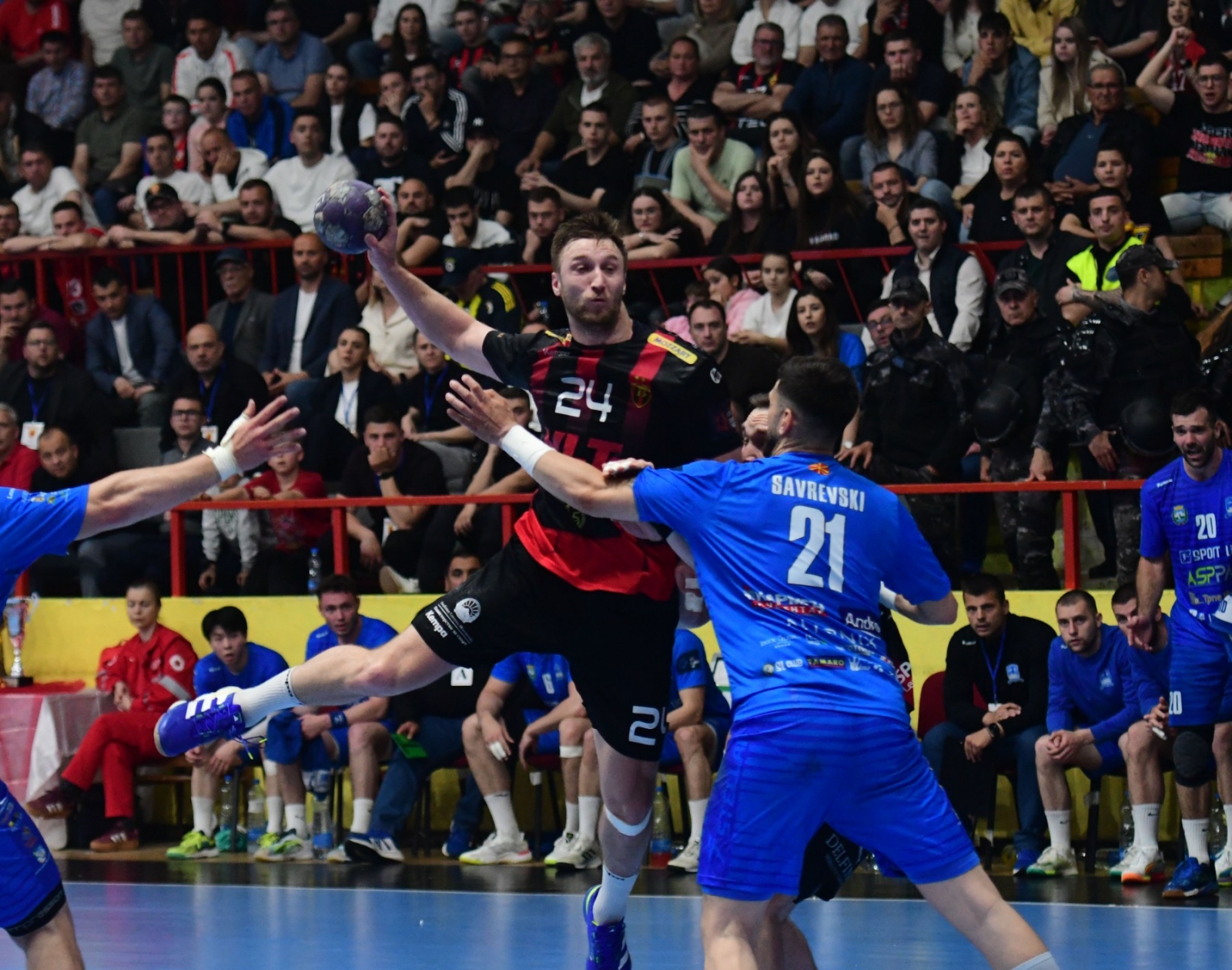 Дерби со роденденски спектакл: Вардар оди по победа за бод до титула!