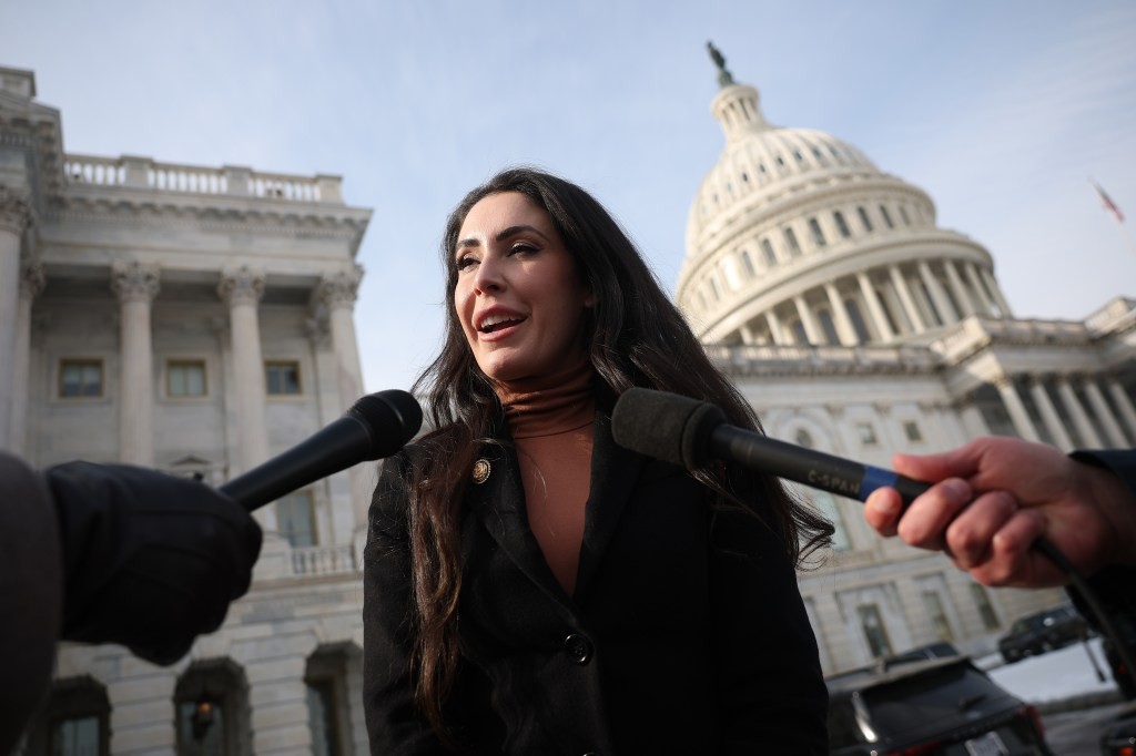 Дали паднатите ангели од Библијата биле всушност вонземјани што ја напаѓале Земјата? Американска конгресменка тврди дека вистината се крие пред нашите очи