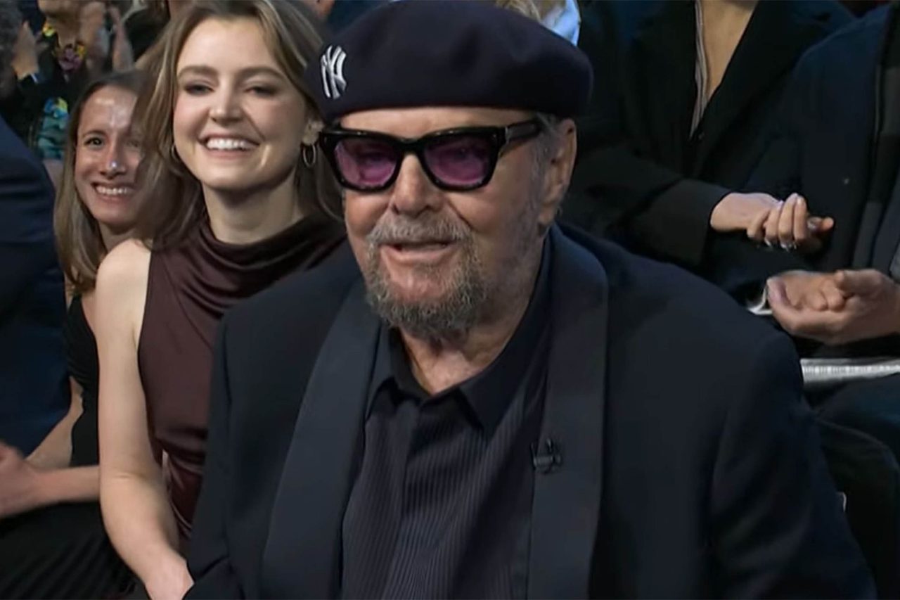 Актерот открил на 37 години дека неговата сестра всушност му е мајка: Тој има 5.000 љубовници зад себе, а не сака да чуе за својата ќерка!