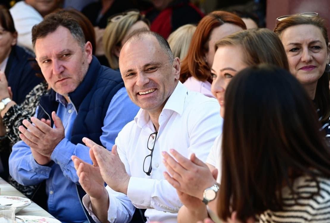 КРИЗАТА ЌЕ СТАНУВА СЕ ПОТЕШКА: Филипче вели мерките на Владата се задоцнети и недоволни