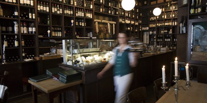 Јадранот бара работници, платите одат и до 3.000 евра