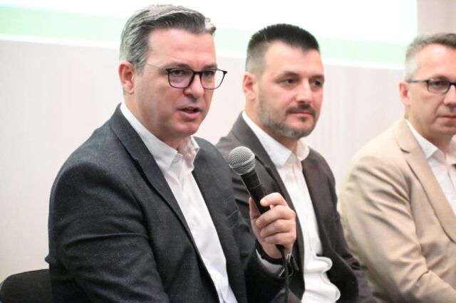 Земјоделците бараат субвенции, а Трипуновски ги обвинува СДСМ дека „кога биле на власт, не мрднале со прст за нив“