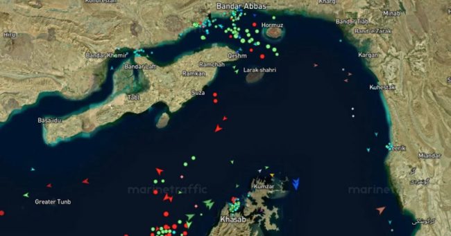 ЦЕЛОСЕН ЗАСТОЈ НА СООБРАЌАЈОТ НИЗ ОРМУСКИОТ ТЕСНЕЦ ОТКАКО ВЧЕРА НЕКОЛКУ БРОДОВИ БЕА НАПАДНАТИ ОД ИРАН