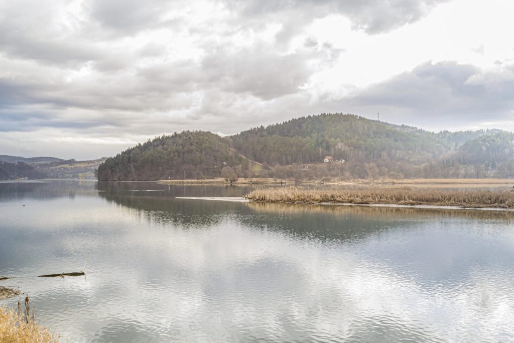 До четврток времето ќе биде променливо облачно со услови за локални врнежи од дожд