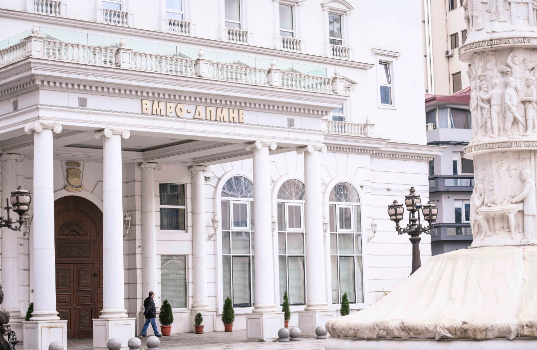 ВМРО-ДПМНЕ: СДСМ е „Алиса во земјата на чудата“, партијата тоне во бездна