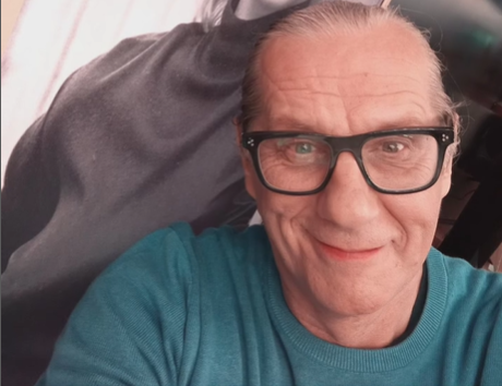 Таа се врати од Америка, а Џамбазов со полна душа ја дочека: „Доаѓа како торнадо, си оди како пролетно ветренце…“